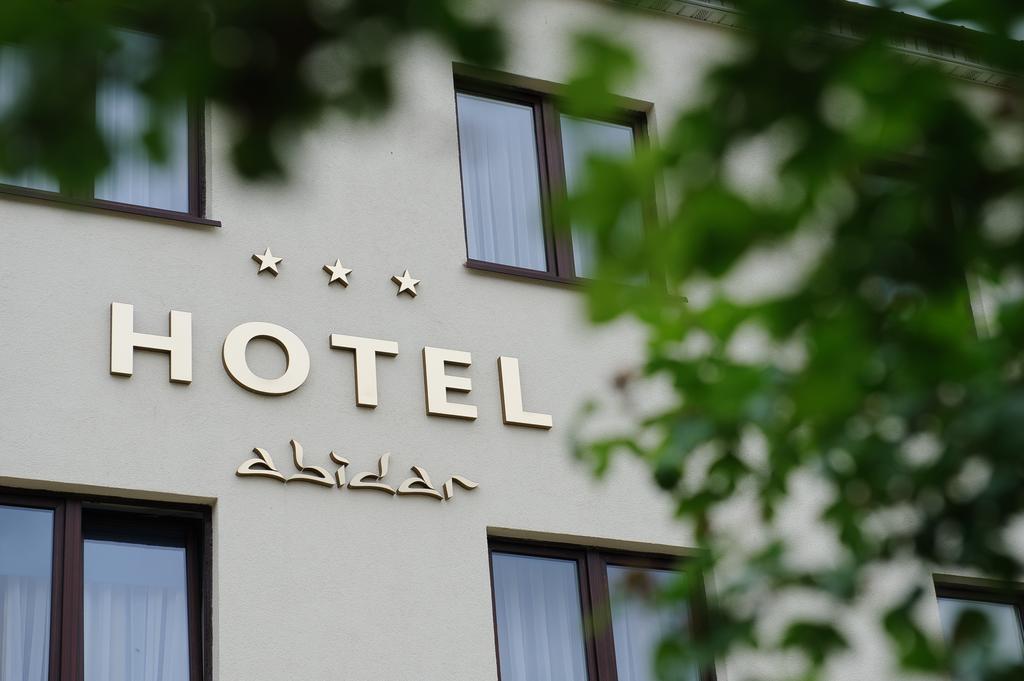Abidar Hotel Spa & Wellness 切霍齐内克 外观 照片